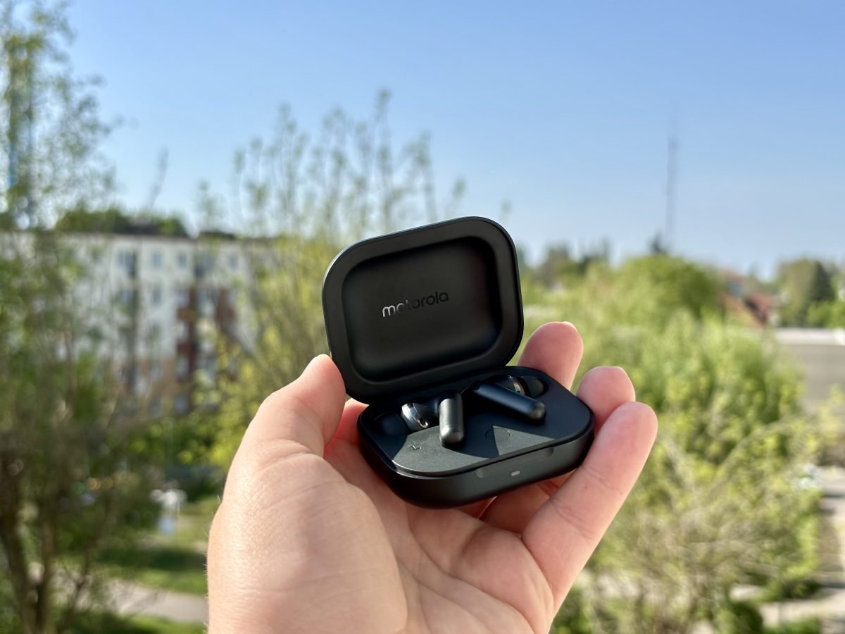 motorola moto buds plus