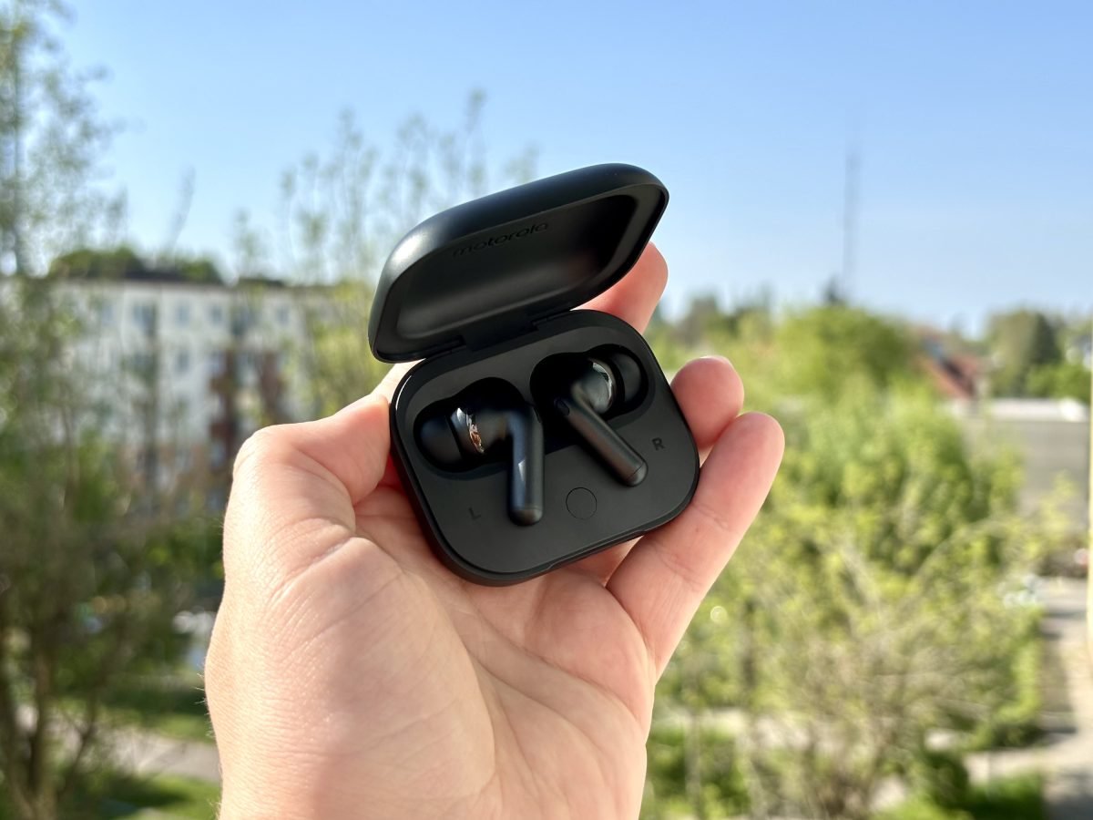 motorola moto buds plus
