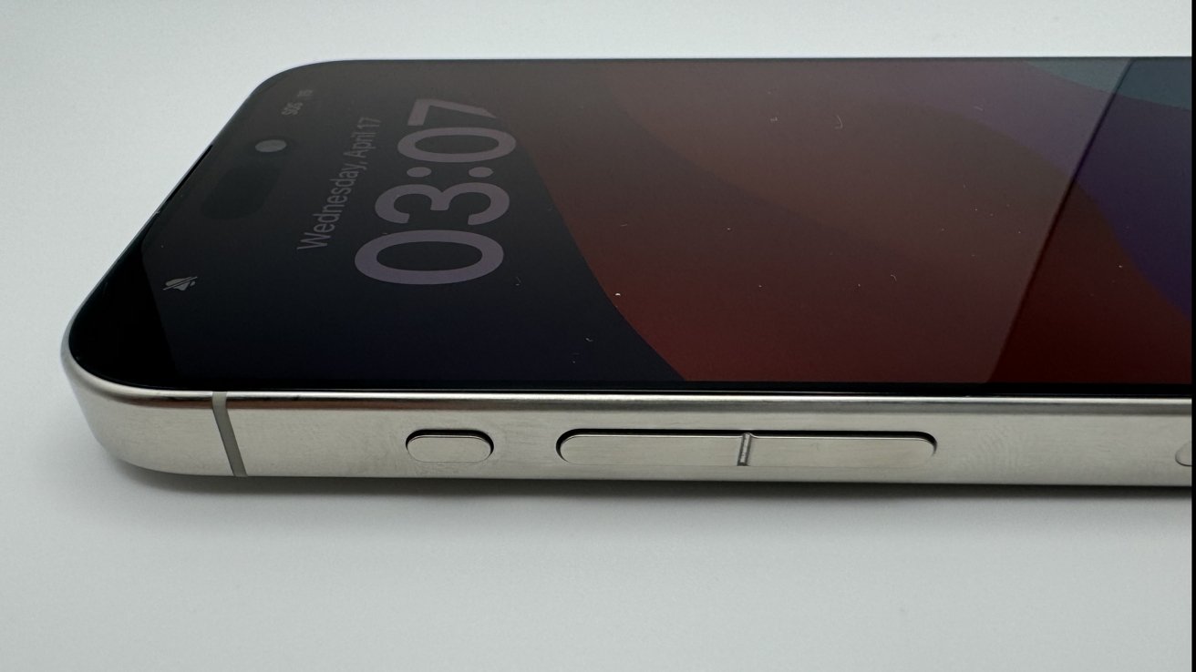 iPhone 15 Pro Max przyciski haptyczne prototyp