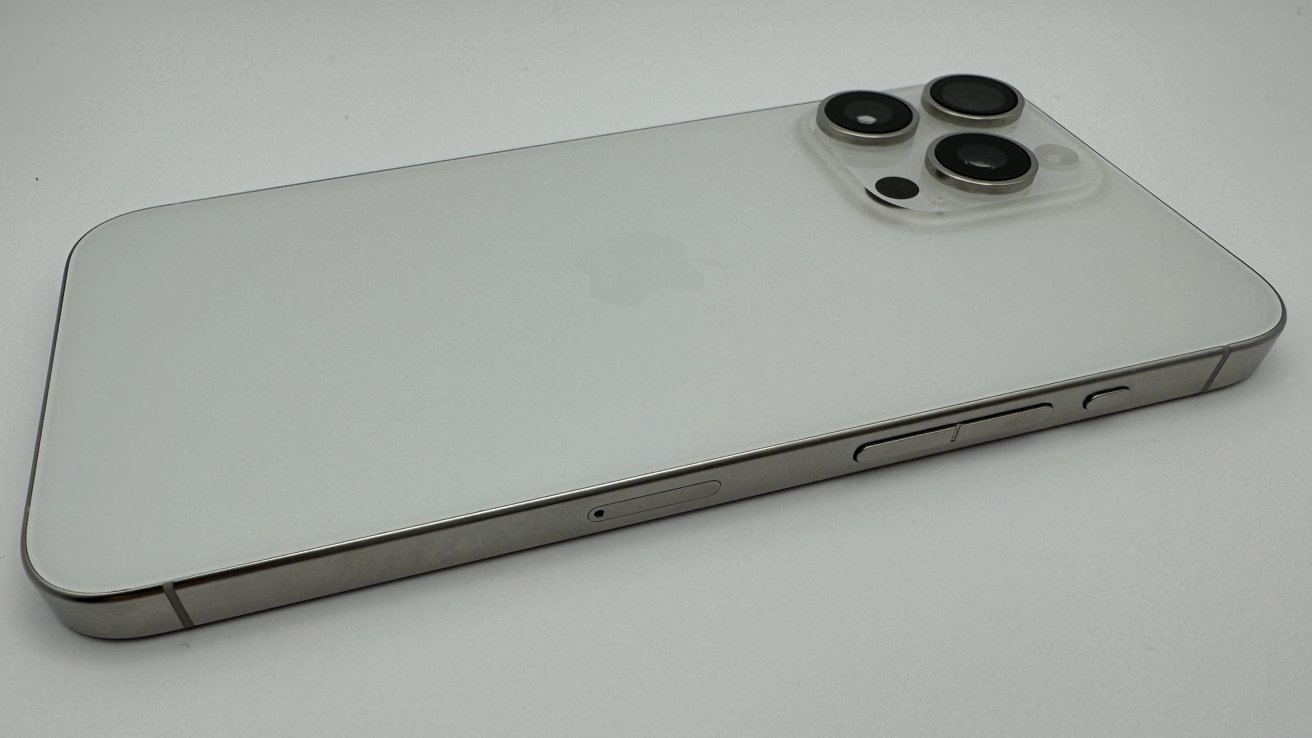 iPhone 15 Pro Max przyciski haptyczne prototyp