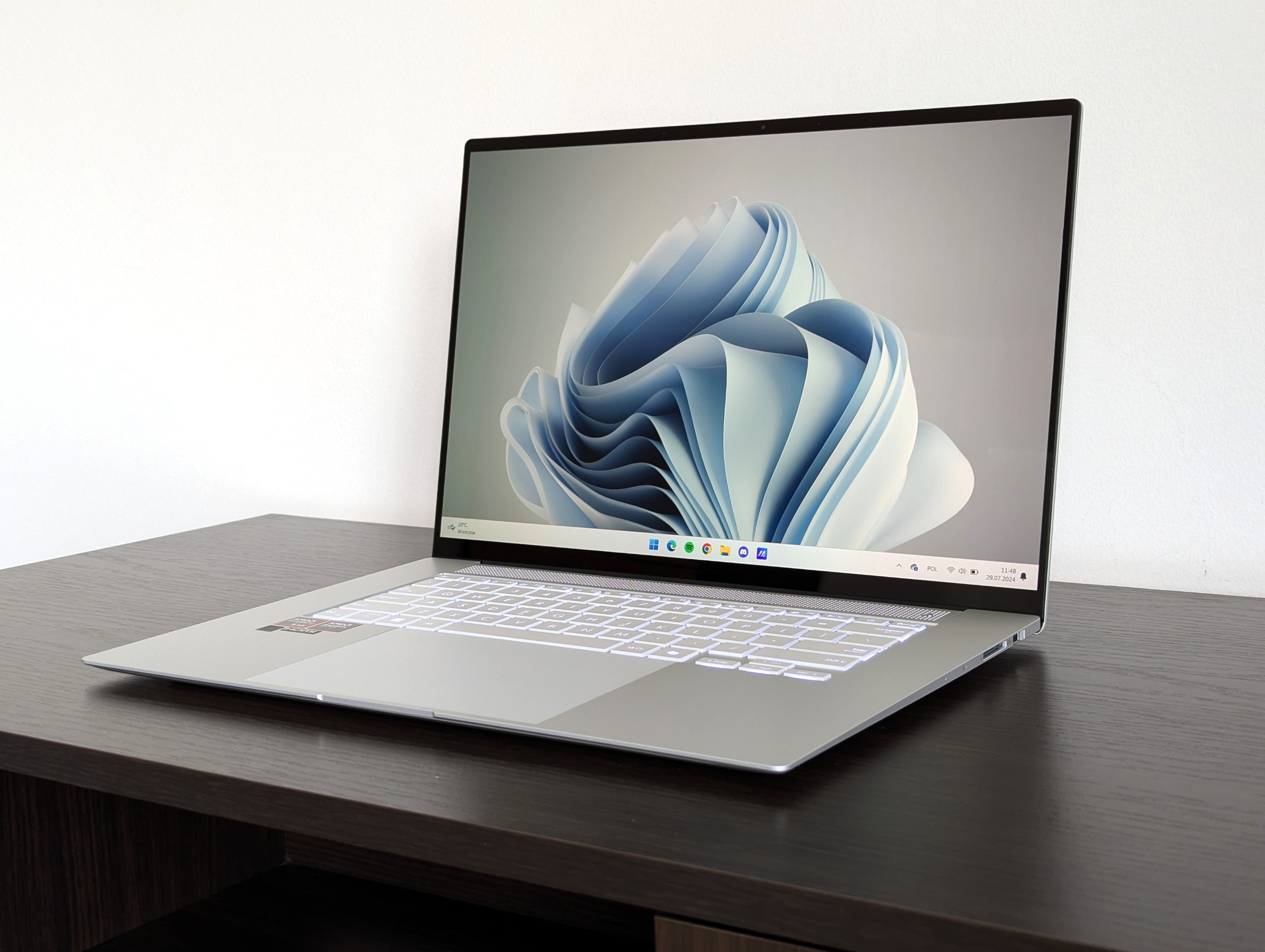 Asus Zenbook S 16