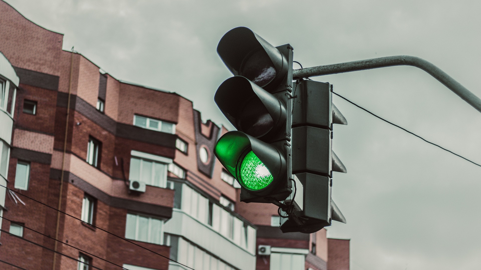 skrzyżowanie zielone światło sygnalizacja świetlna traffic lights