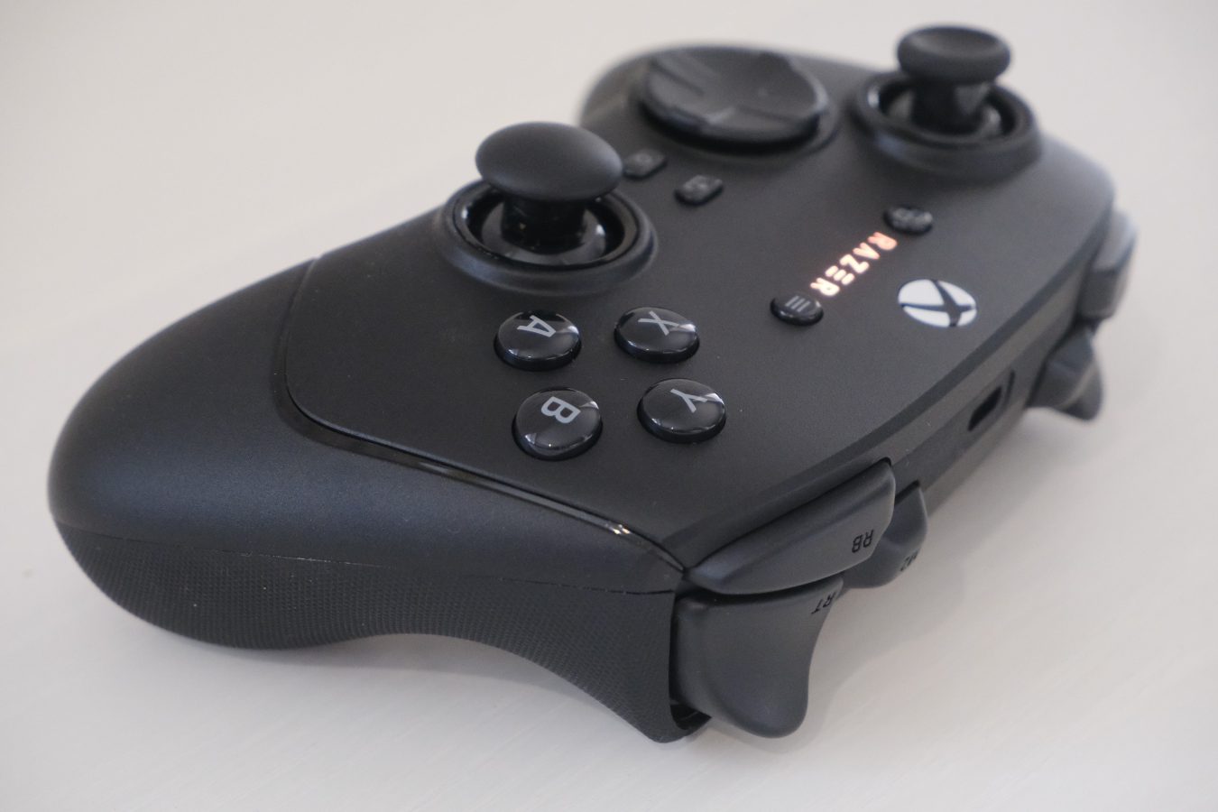 Recenzja Razer Wolverine v3 Pro