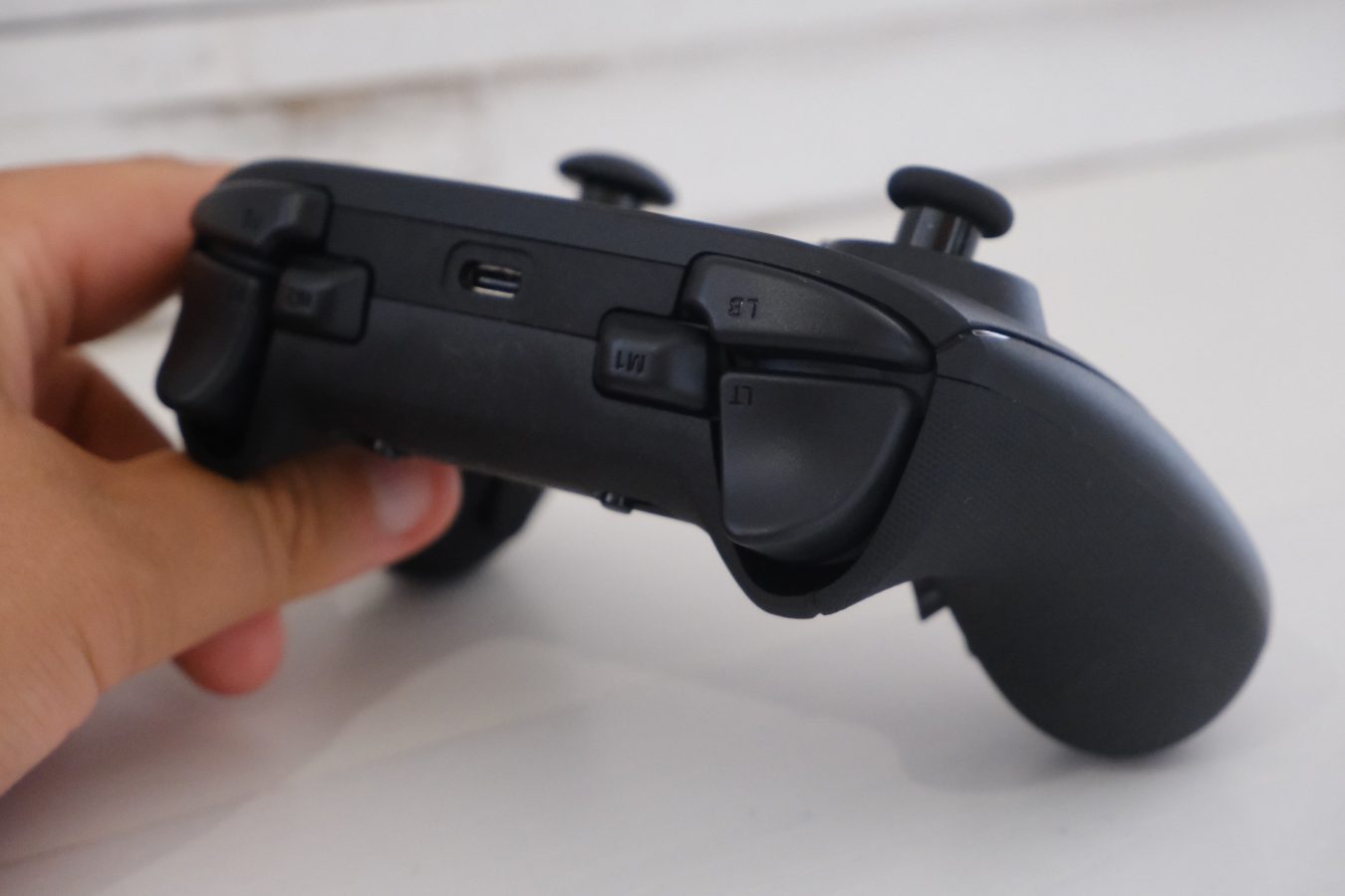 Recenzja Razer Wolverine v3 Pro