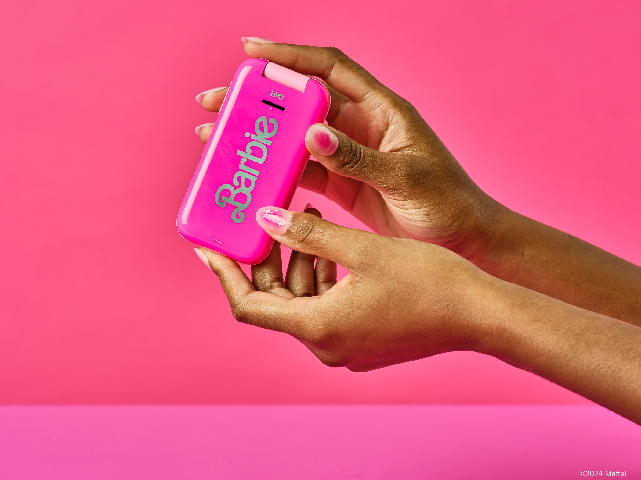 telefon HMD Barbie Flip Phone