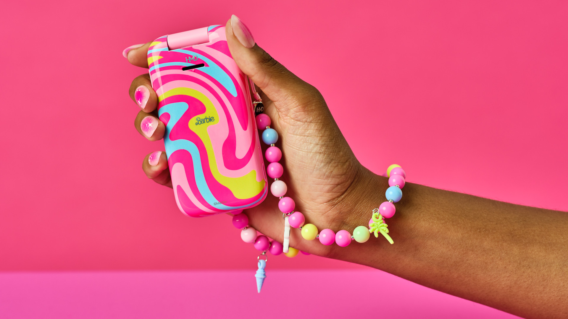telefon HMD Barbie Flip Phone