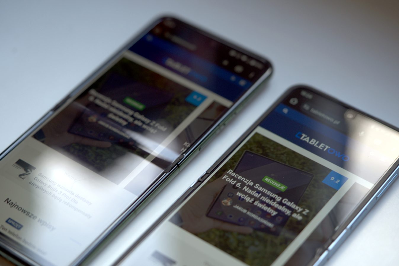 Motorola Razr 50 Ultra obok Samsung Galaxy Z Flip 6