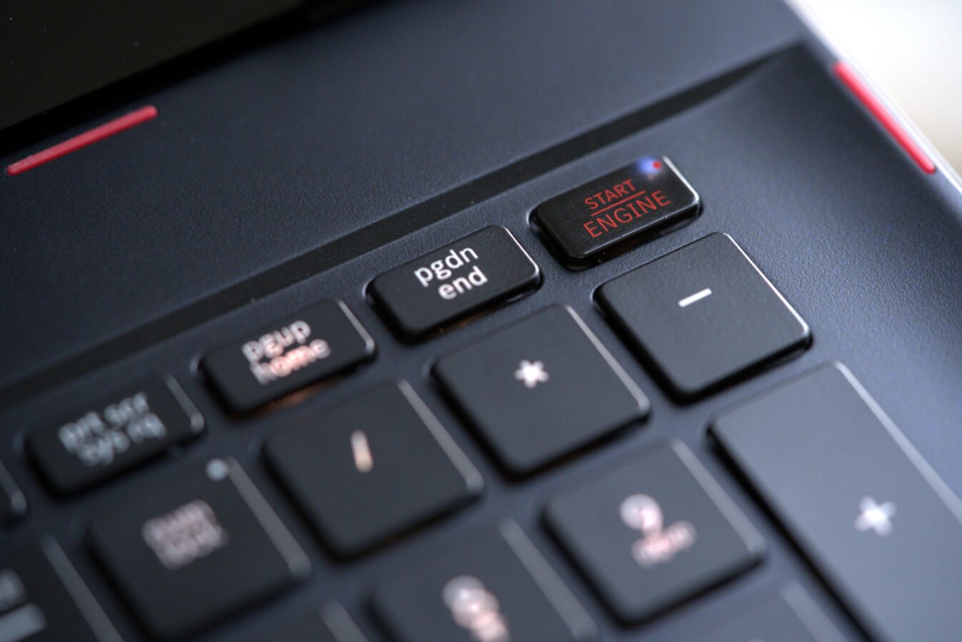 MSI Stealth 18 Mercedes-AMG Motorsport Edition