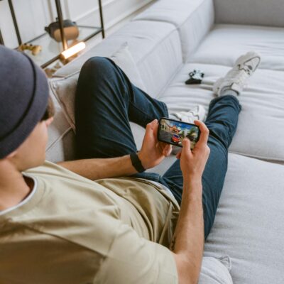 granie na smartfonie, gry na telefon, mobilny gaming