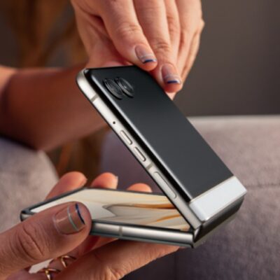 smartfon składany motorola razr 50d