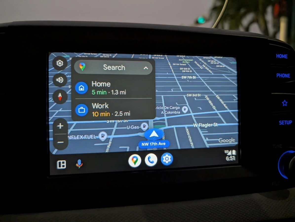 Android Auto Google Maps strzałka na środku