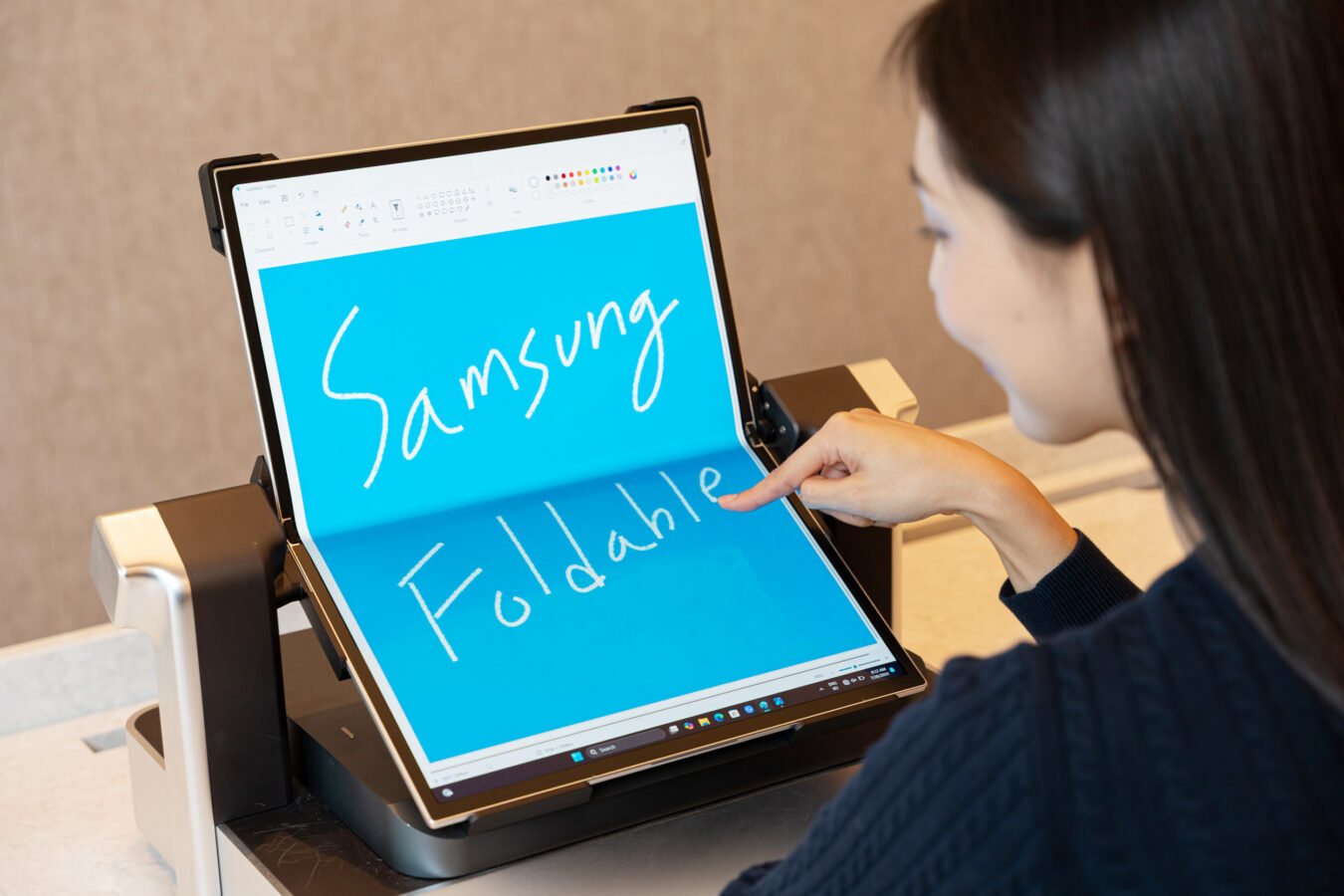 Wyświetlacz Samsung Foldable 18,1 cala