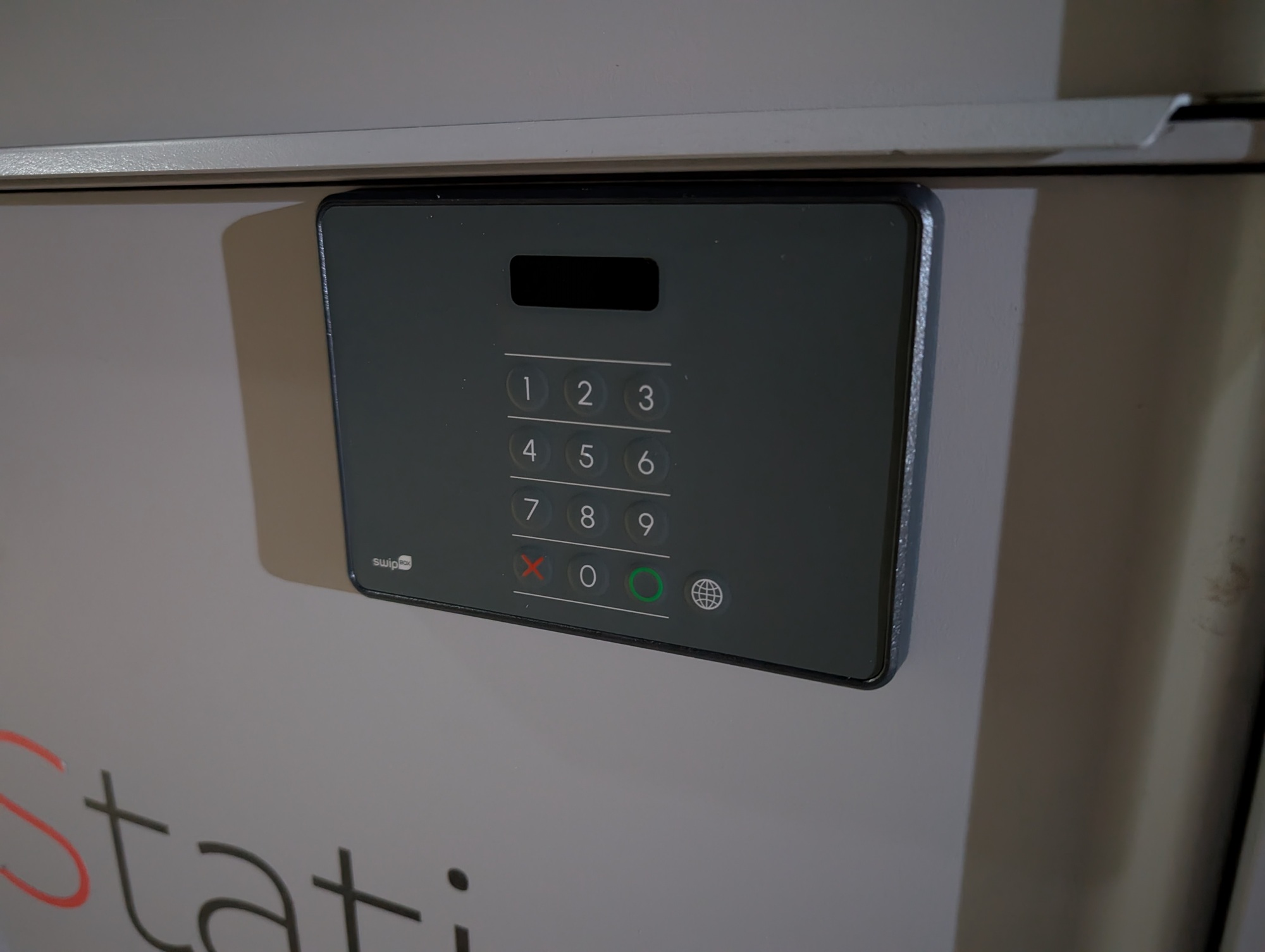 automat paczkowy dpd pickup station fot. tabletowo.pl