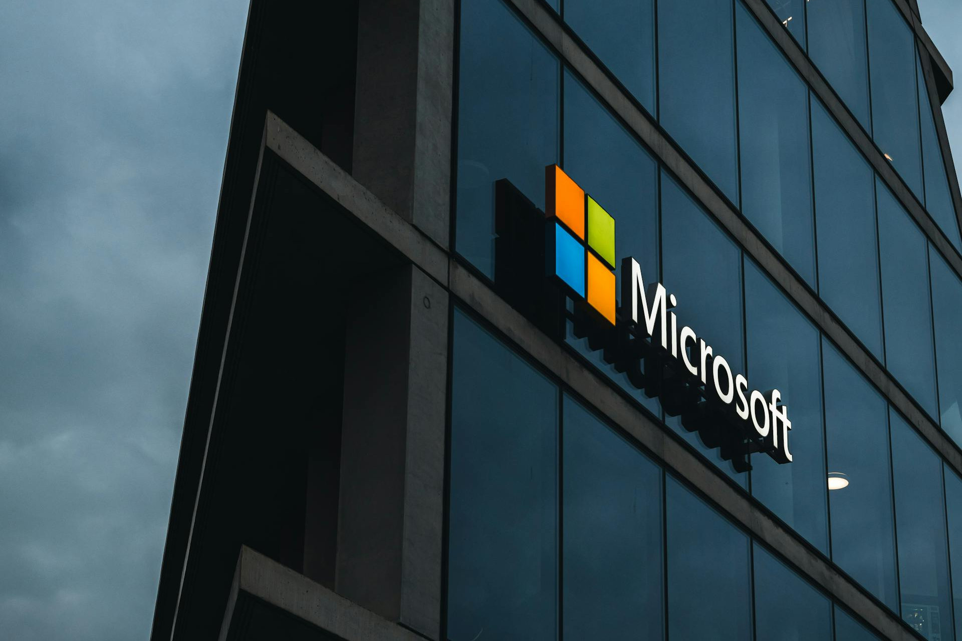 Microsoft logo budynek