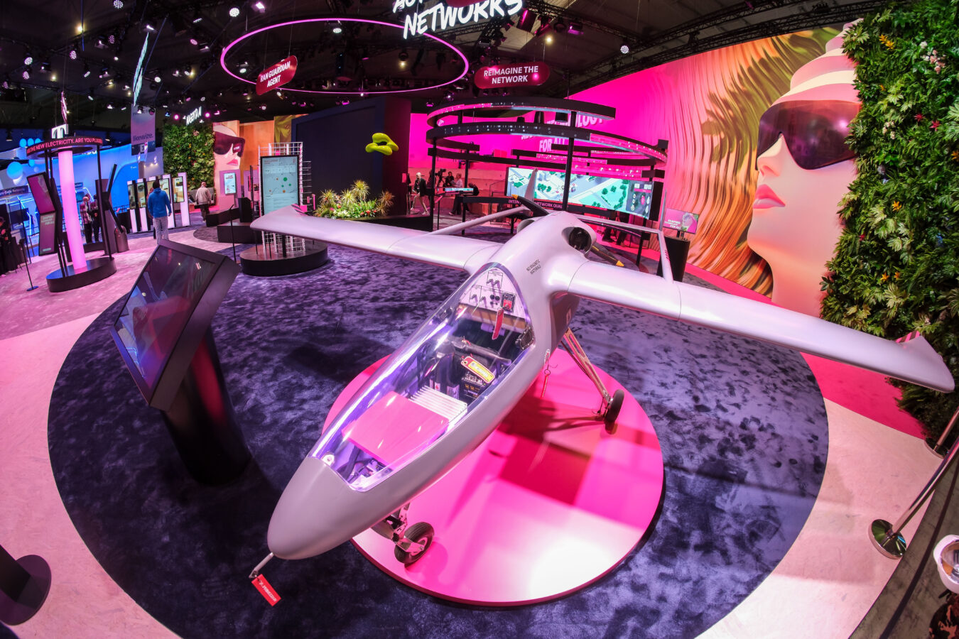 deutsche telekom mwc 2025 bezzałogowy dron internet