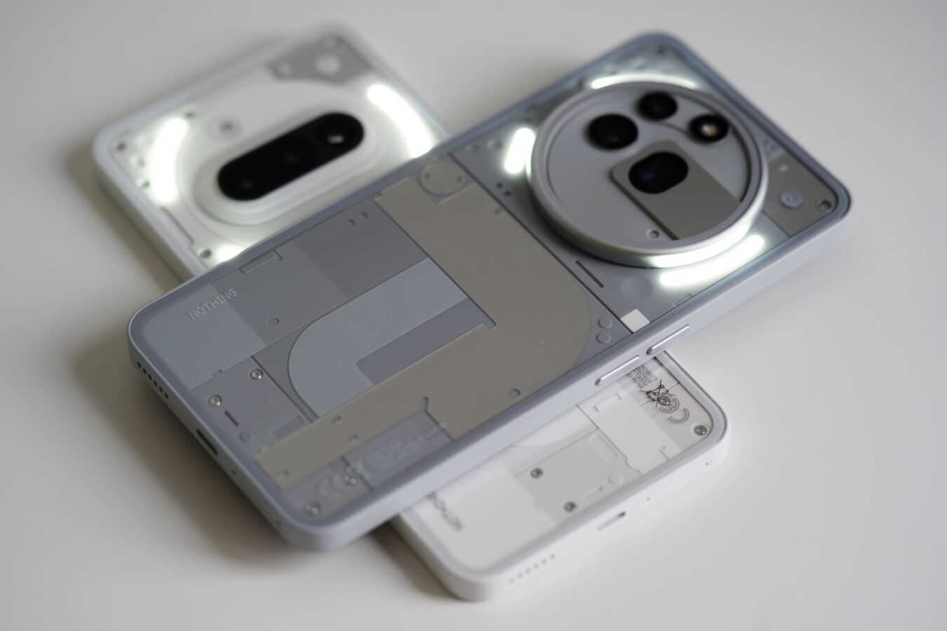 Nothing Phone (3a) i Nothing Phone (3a) Pro