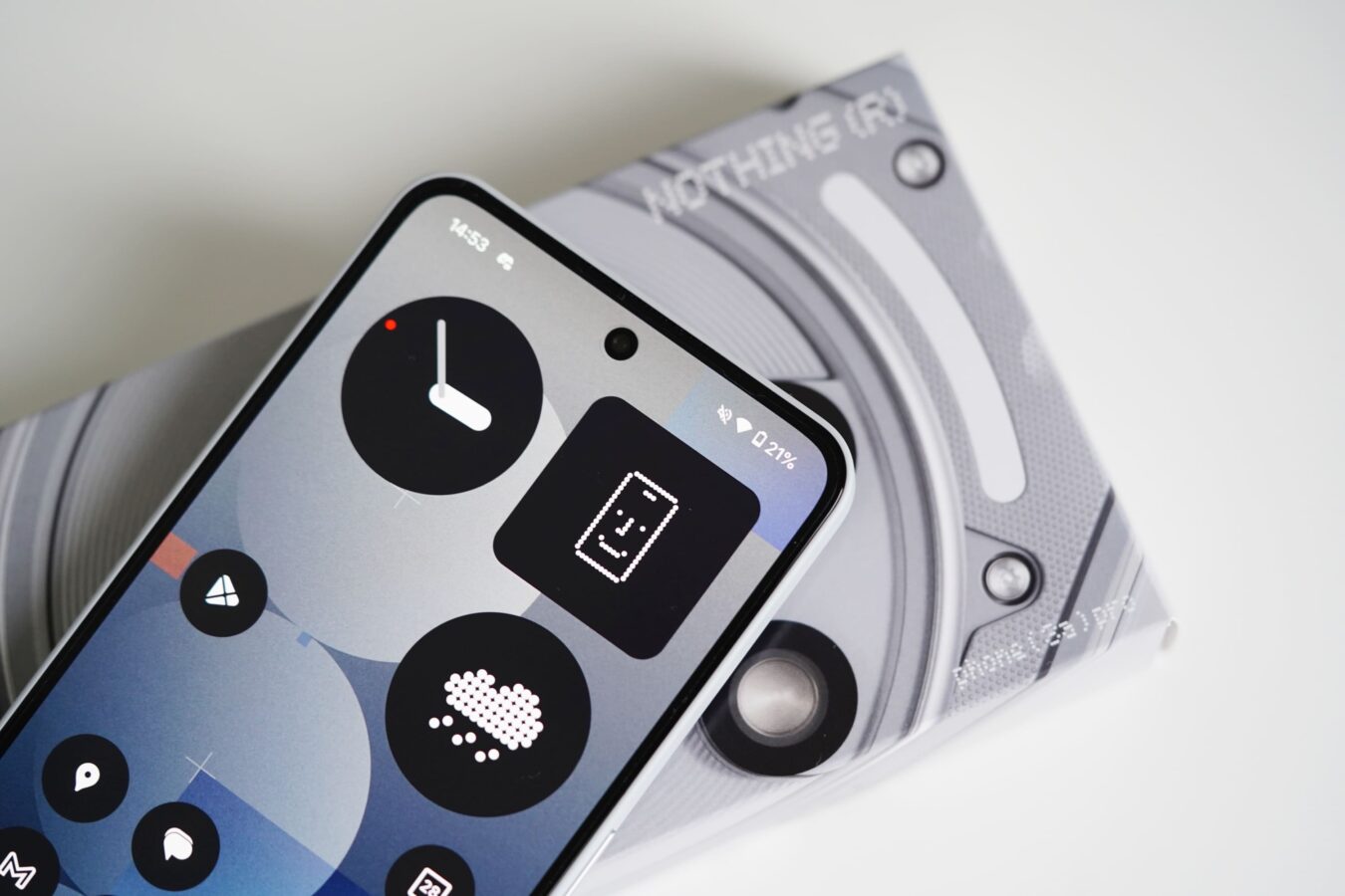 Nothing Phone (3a) i Nothing Phone (3a) Pro