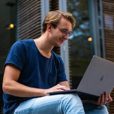 laptop man mężczyzna boy chłopak