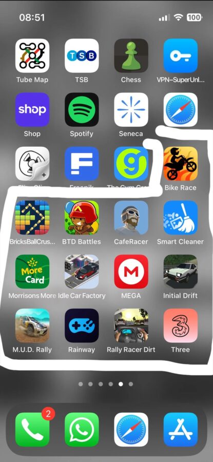 apple iphone ios 18.4 problemy aplikacje losowe