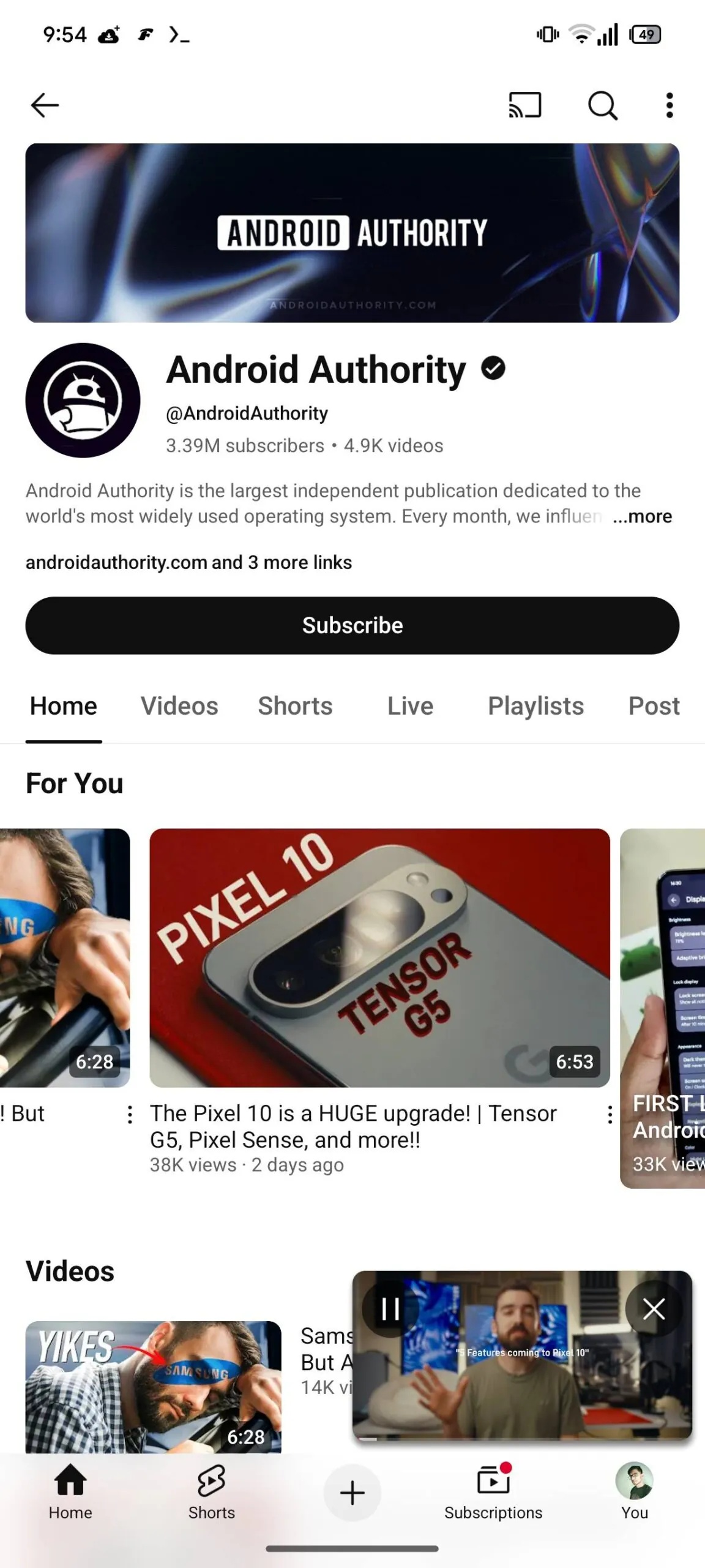 Przyszły miniodtwarzacz w YouTube, bez paska, z nowym przyciskiem pauzy w lewym górnym rogu