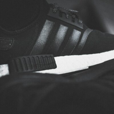 buty sportowe adidasy w kolorze czarnym z białą podeszwą