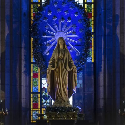 maryja dziewica rzeźba kościół church statue posąg