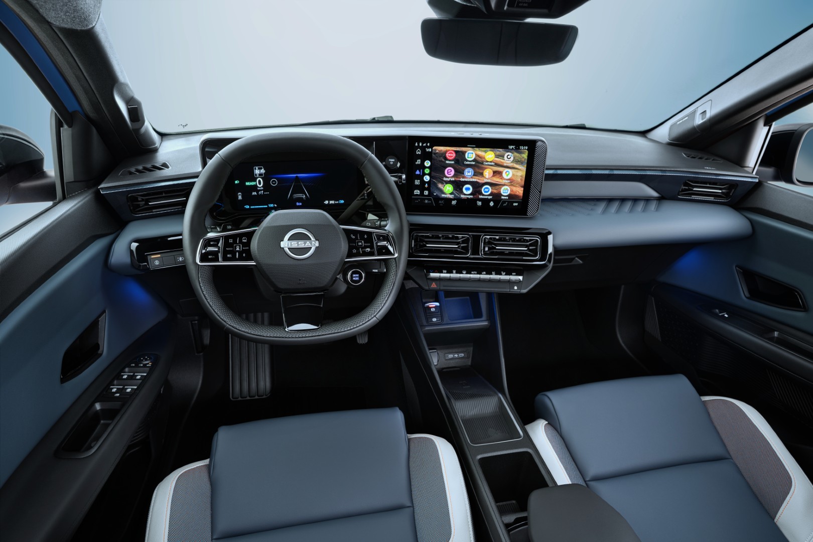 Wnętrze Nissan Micra 2025, przód, ekran dotykowy