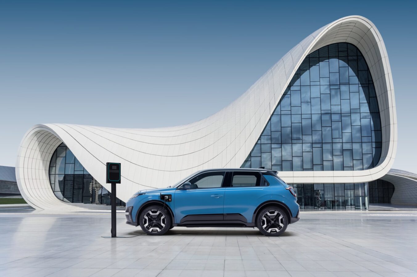 Nissan Micra 2025 bok
