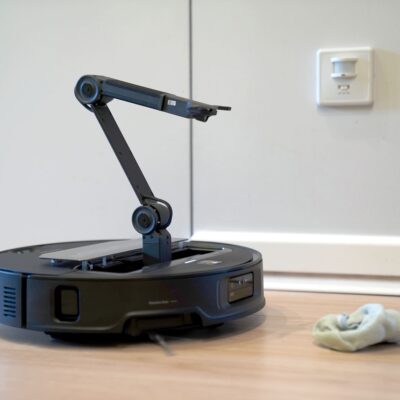 Roborock Saros Z70 z ramieniem robotycznym