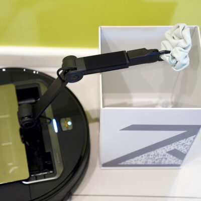 Roborock Saros Z70 z ramieniem robotycznym