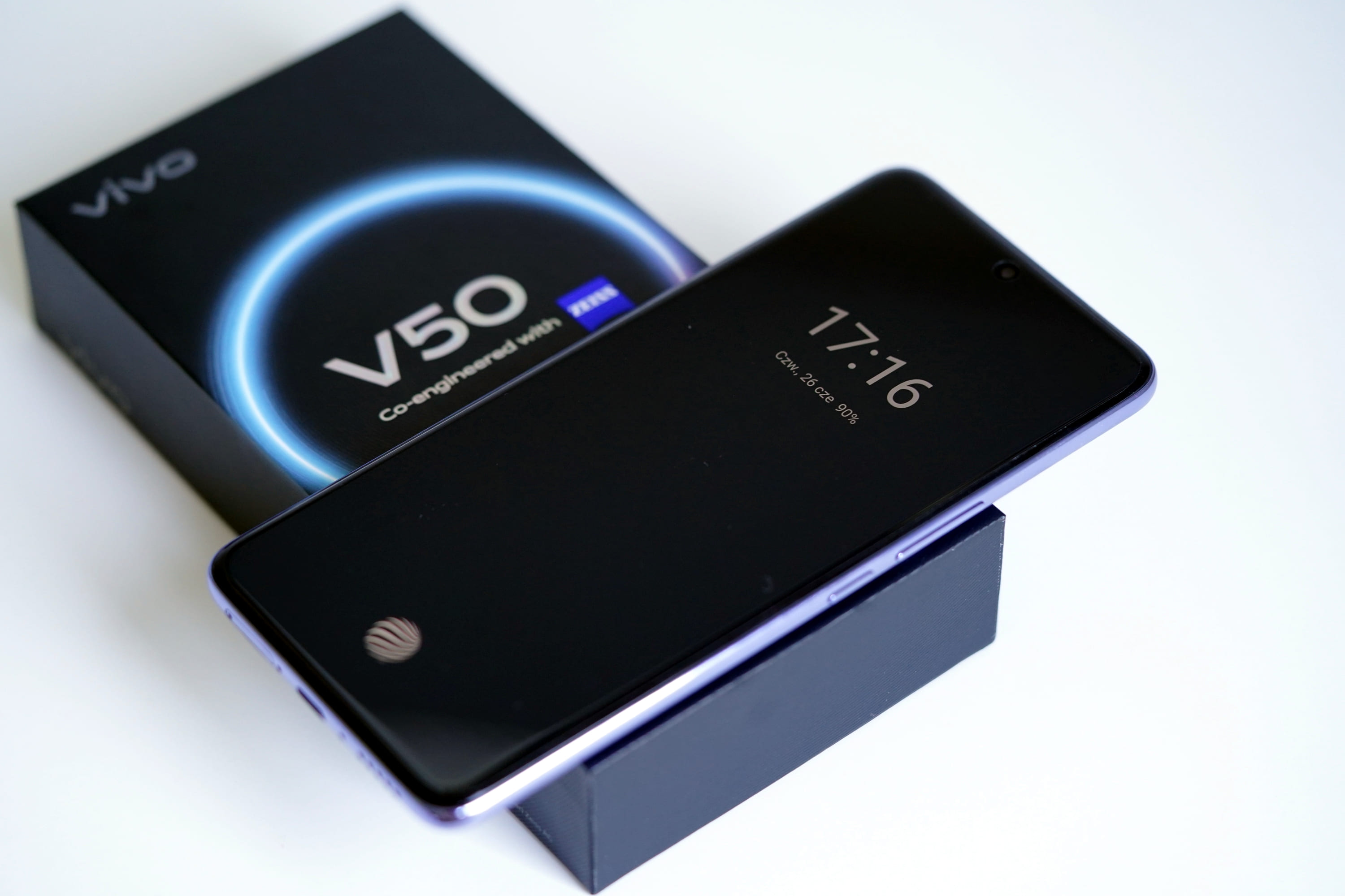 Vivo V50
