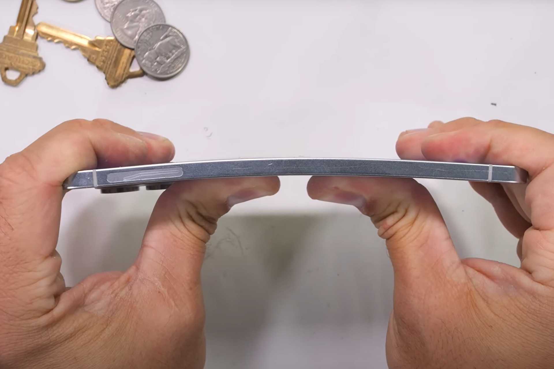 Samsung Galaxy S25 Edge łamany przez JRE