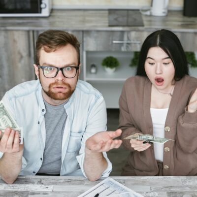 szok shocked man woman mężczyzna kobieta surprise niespodzianka