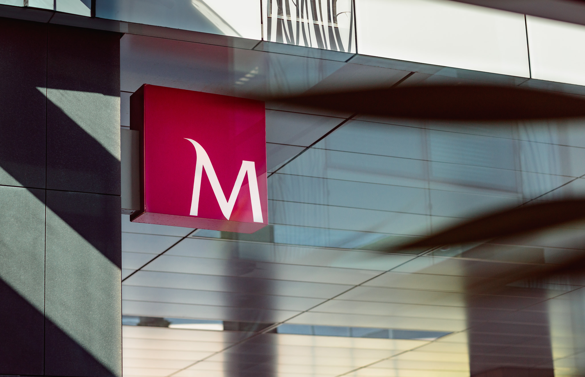bank millennium logo