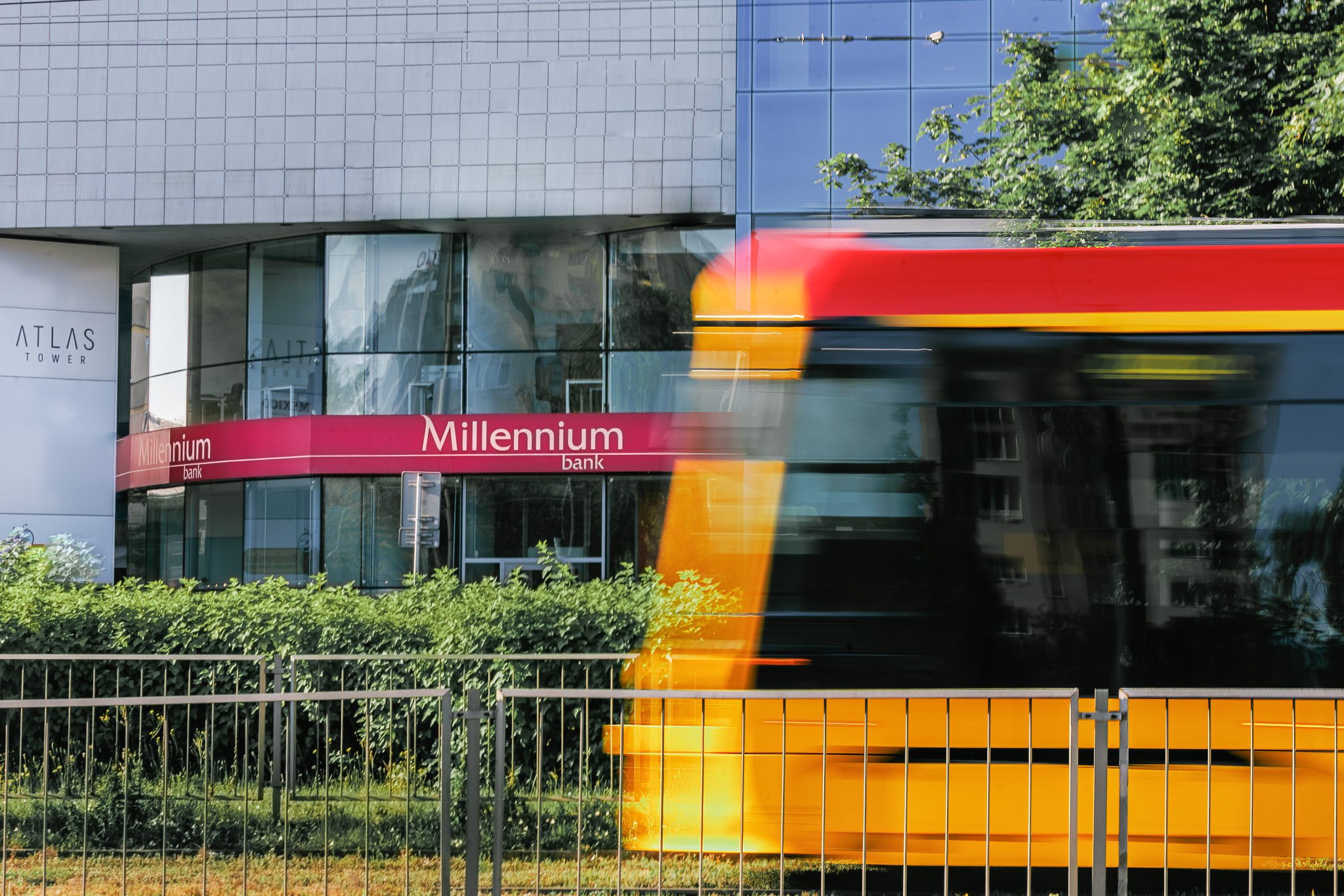 bank millennium logo