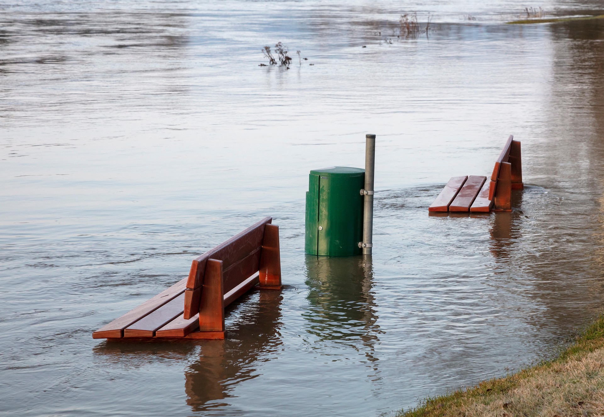 powódź flood ławka bench