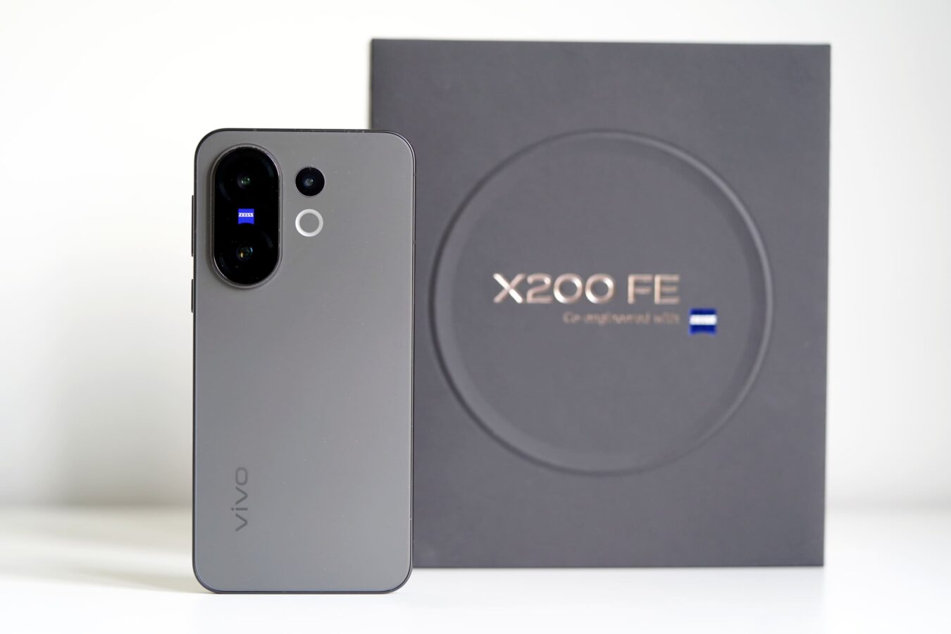 Vivo X200 FE