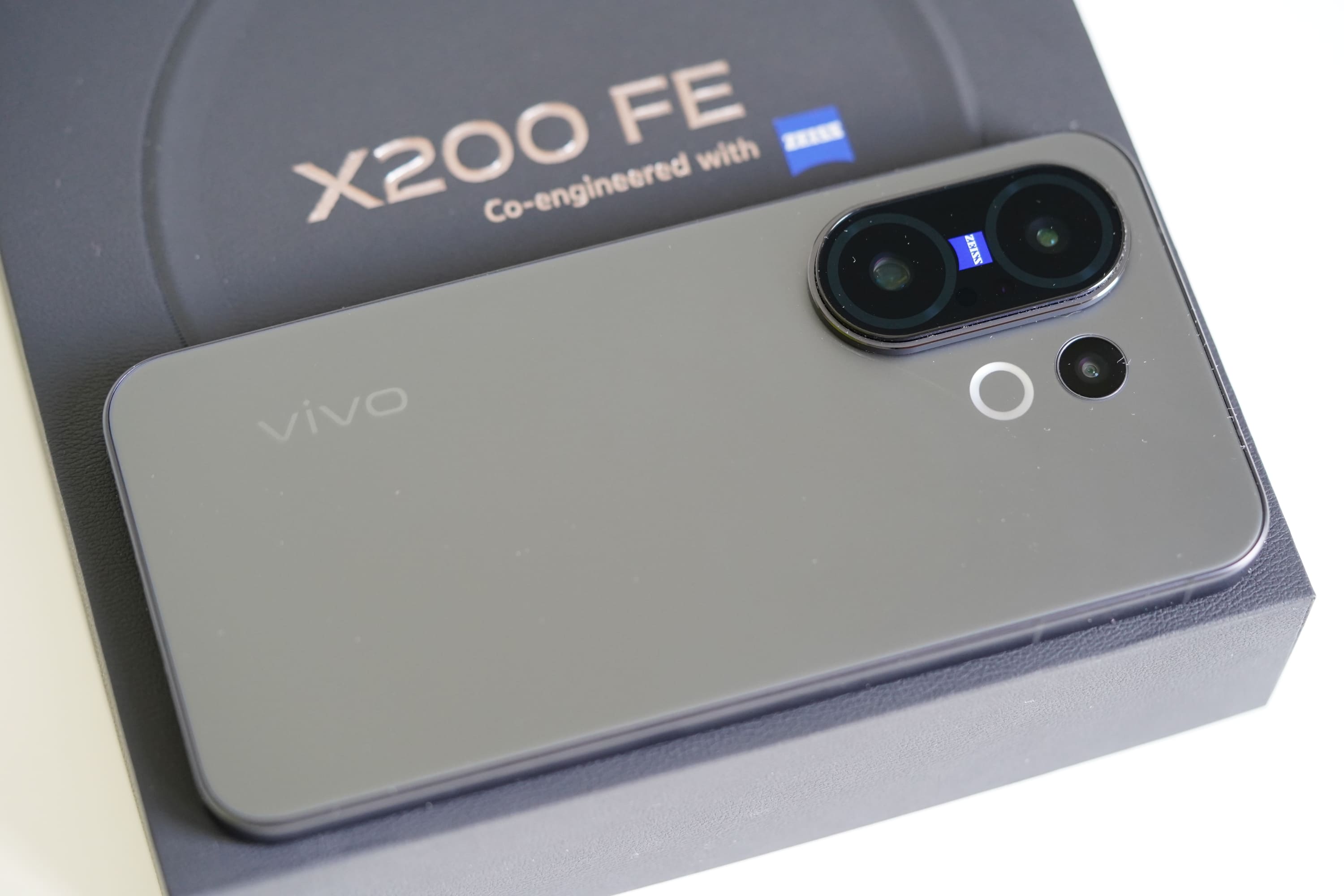 Vivo X200 FE