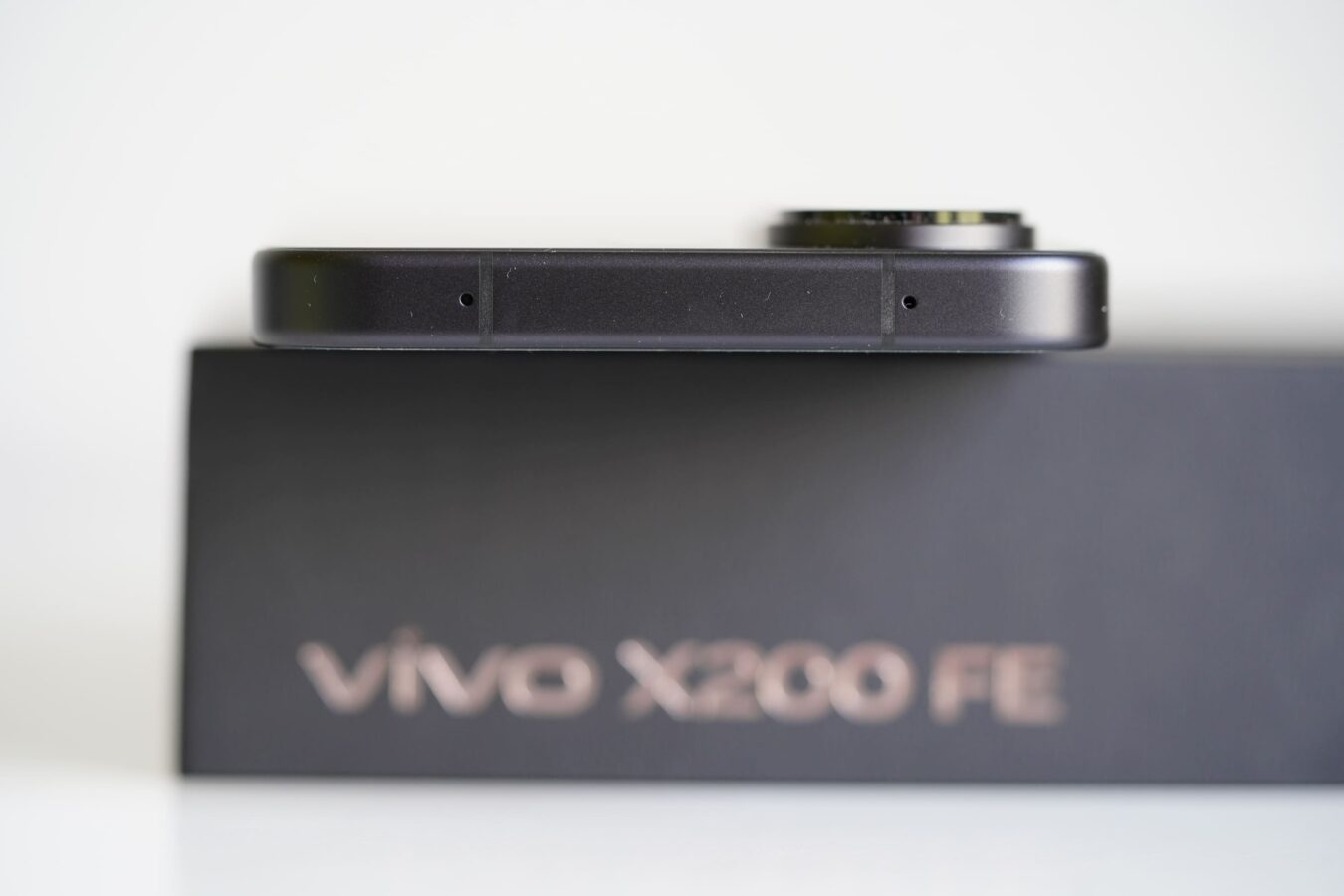 Vivo X200 FE