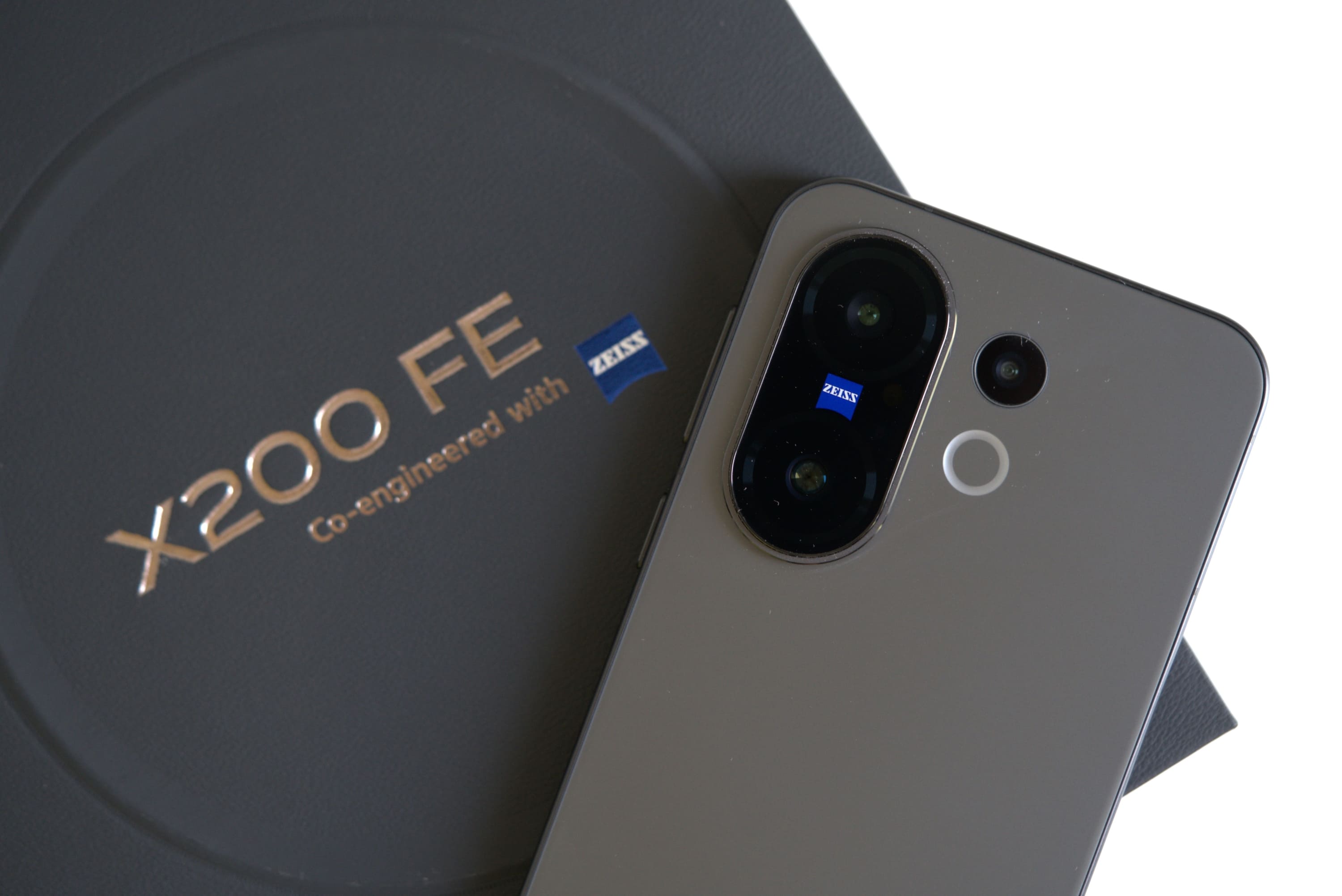 Vivo X200 FE