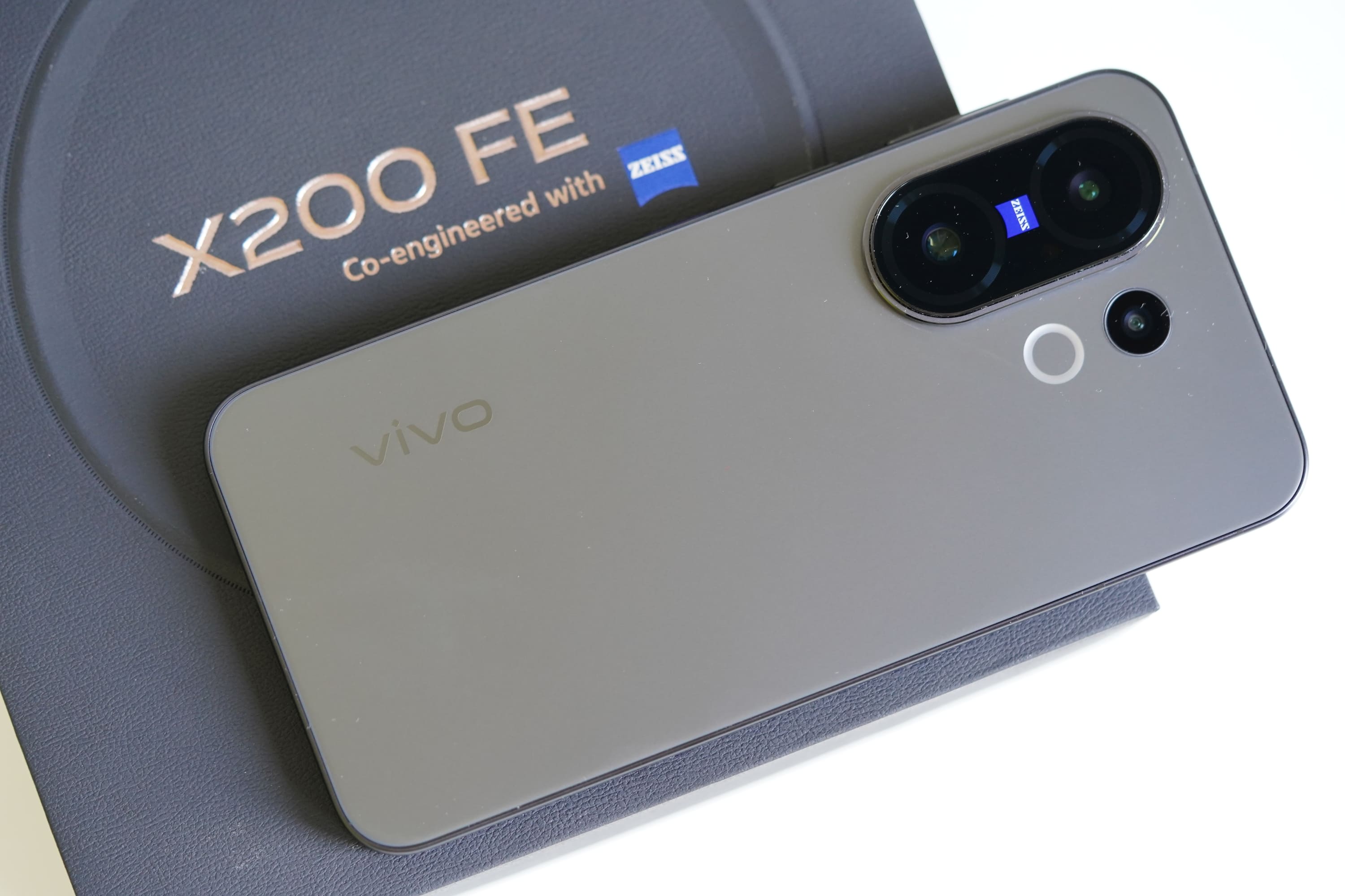 Vivo X200 FE