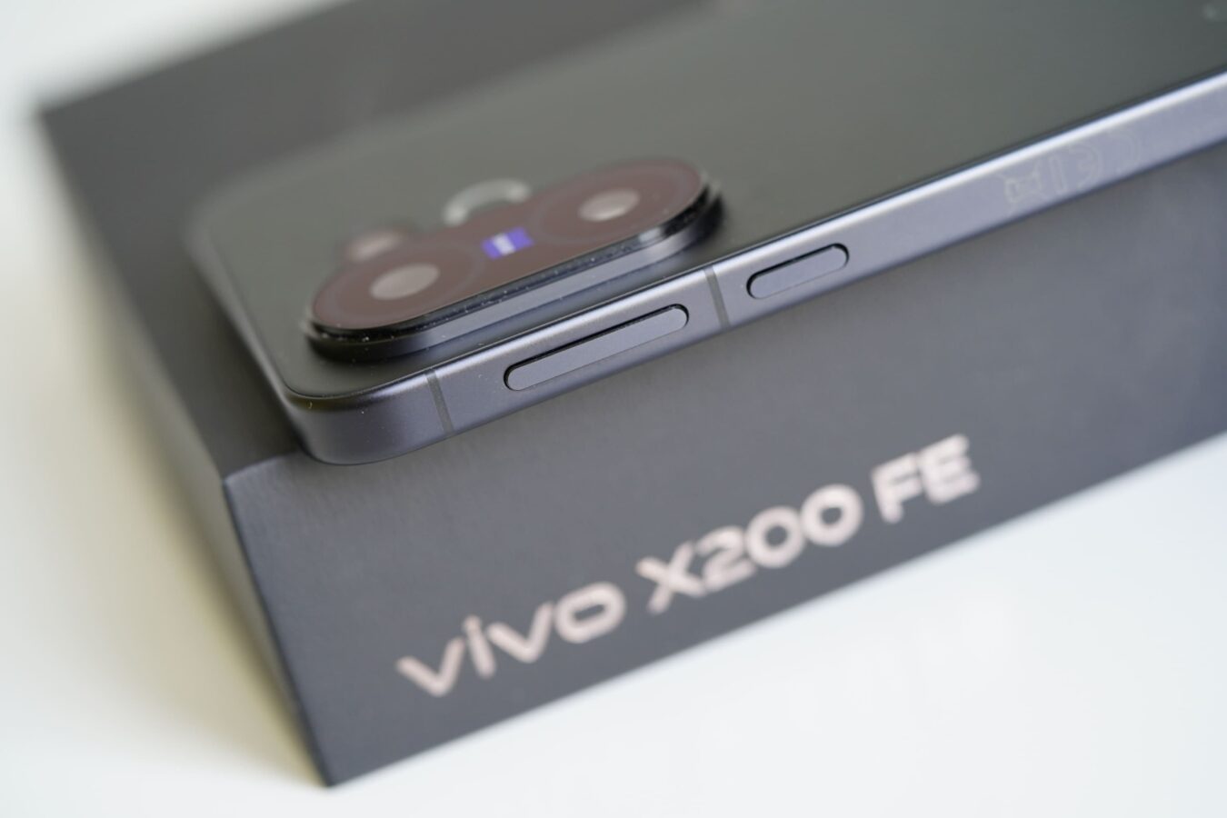 Vivo X200 FE