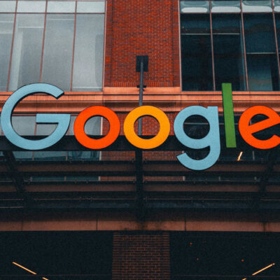 Google logo budynek