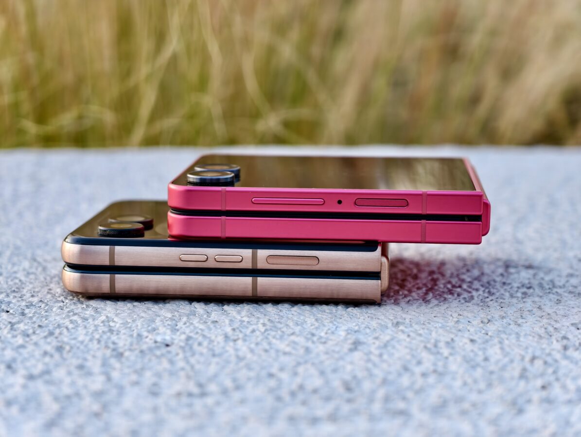 Samsung Galaxy Z Flip 7 vs Motorola Razr 60 Ultra