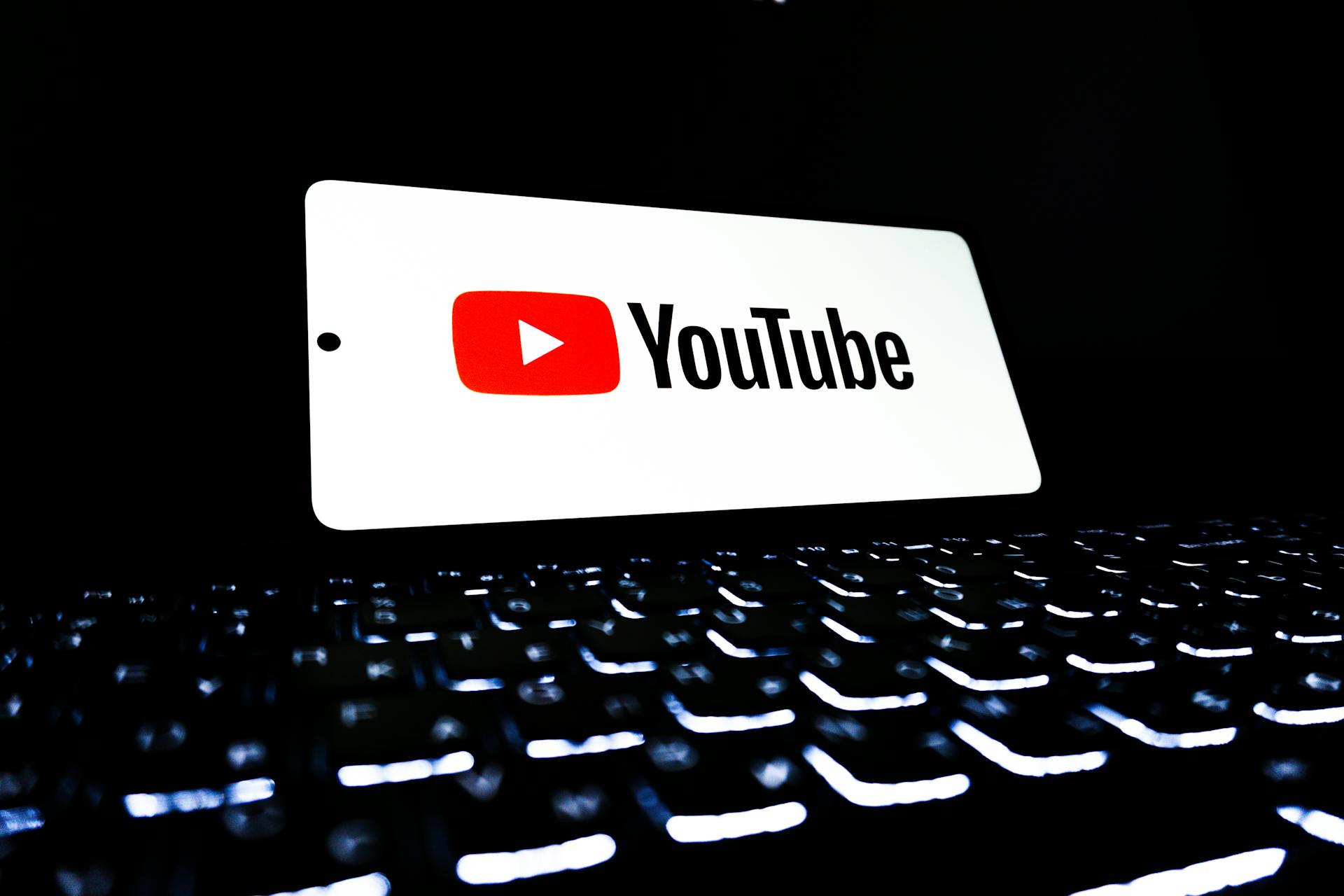 YouTube logo smartfon