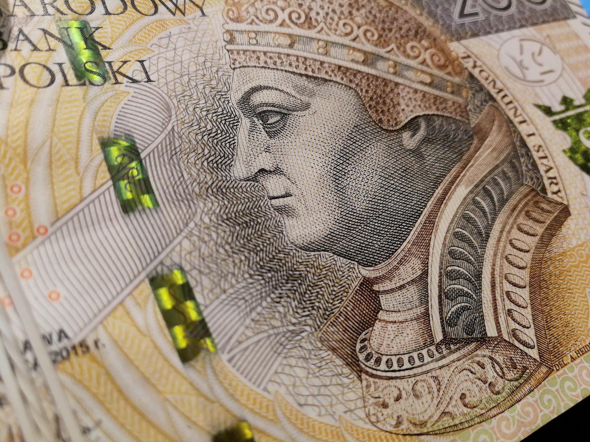 pieniądze, złotówki, 200 złotych, kasa, oszczędności
