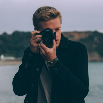 Sesja zdjęciowa, sesja fotograficzna, fotograf, aparat, plener, mężczyzna
