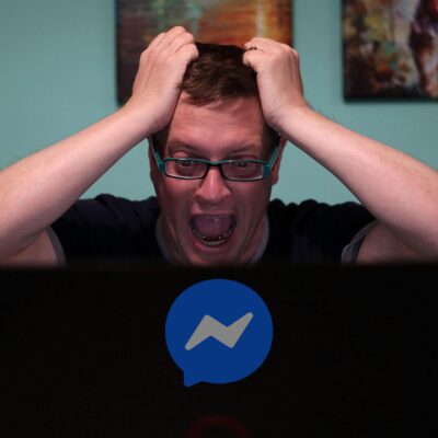 Messenger, logo, Facebook, mężczyzna, komputer, wkurzony, zły, zirytowany, sfrustrowany