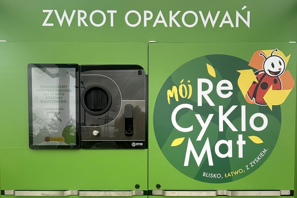 recyklomat biedronka automat na butelki plastikowe szklane puszki metalowe