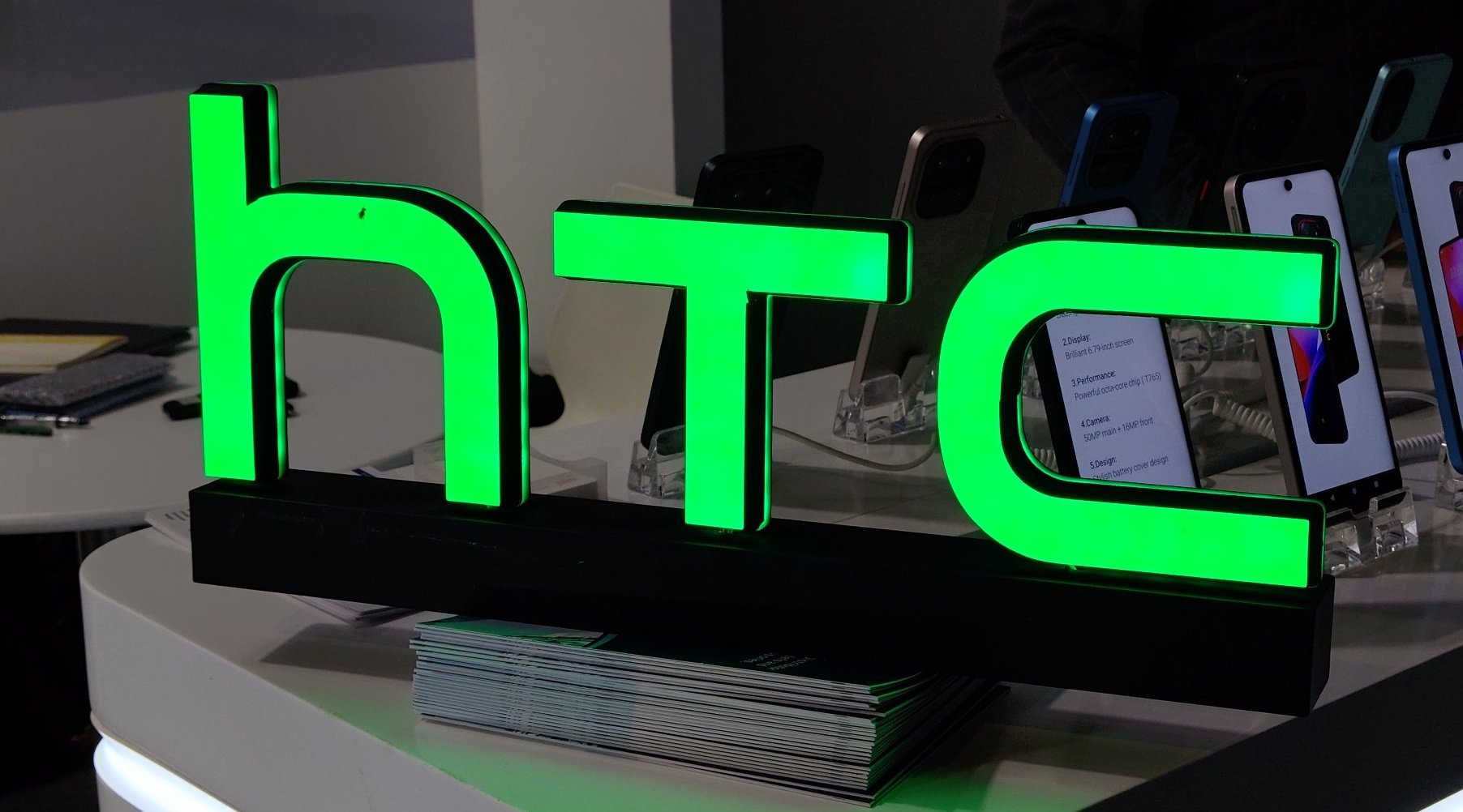 smartfony htc gitex 2025
